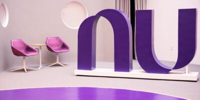 Nubank (ROXO34) lança serviço de telefonia móvel