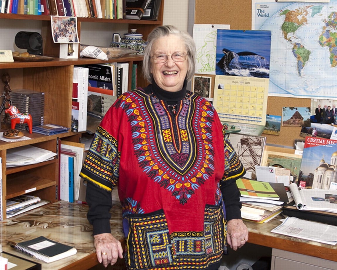 Elinor Ostrom é A Primeira Mulher A Receber O Nobel De Economia